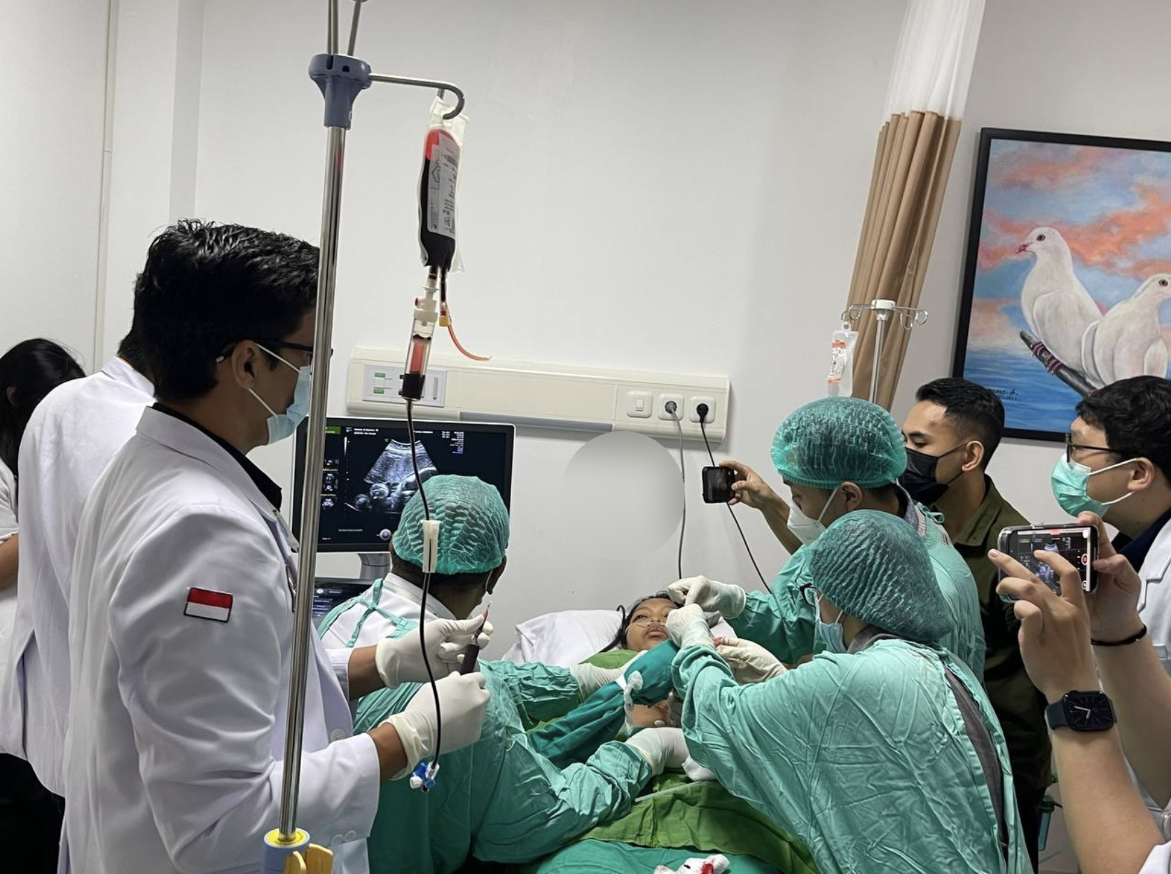 Pelaksanaan prosedur menekankan koordinasi tim, keselamatan pasien, dan pembelajaran tersupervisi