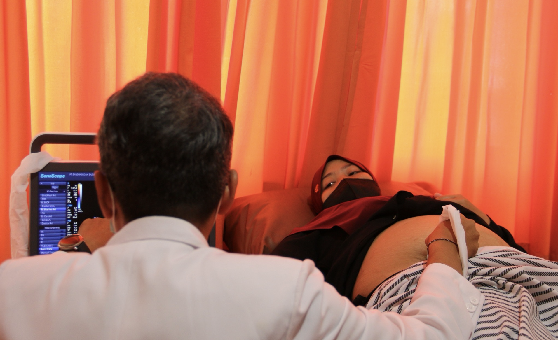 Dokumentasi kebersamaan tim dan nakes dalam World Preeclampsia Day 2026